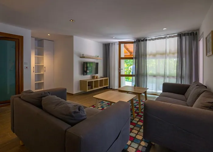 Friends Nyaraló Kardzsali